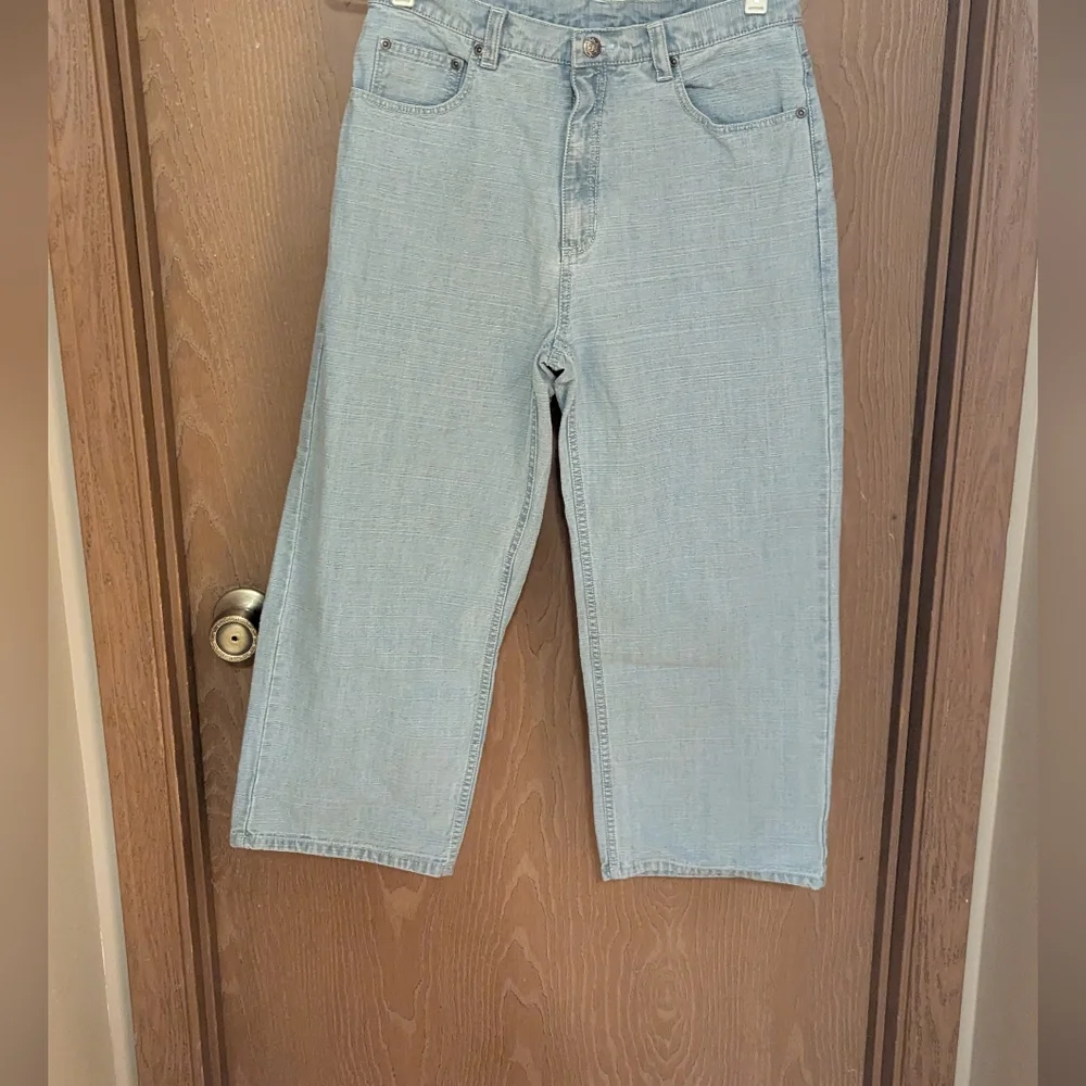 Chico's Design-Lightweight Wide Leg Blue Jean Capri's - Size 8 (Chico's 1) - Picture 1 of 8